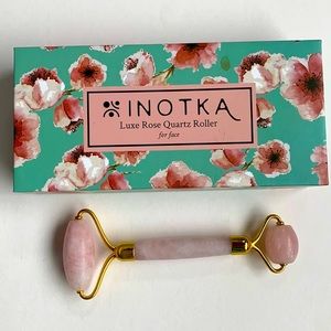 ROSE Quartz Face Roller with Velvet Pouch